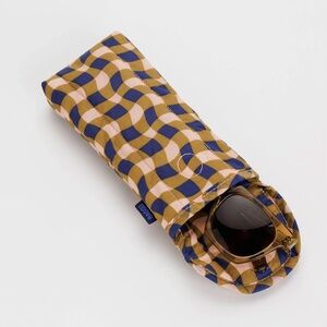 Wavy Gingham Puffy Sunglass Case